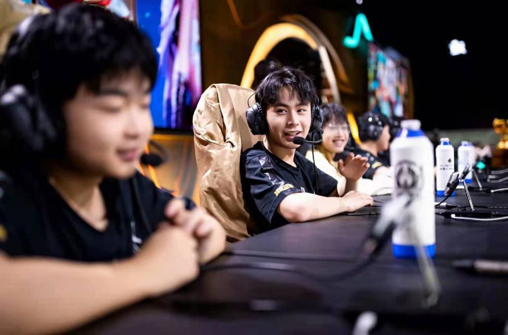 【前瞻】2021KPL春季赛季前赛 RNG.M vs eStar，猫神大战老东家